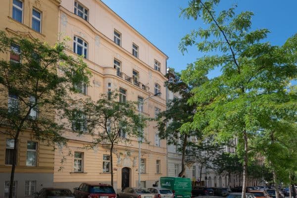 Prenájom bytu 3-izbový 87 m², Moravská, Praha Prenájom bytu 3-izbový 87 m², Moravská, Praha