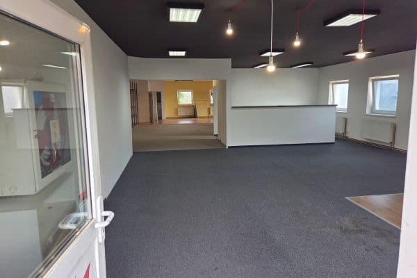 Prenájom nebytového priestoru 186 m², K Žižkovu, Praha Prenájom nebytového priestoru 186 m², K Žižkovu, Praha