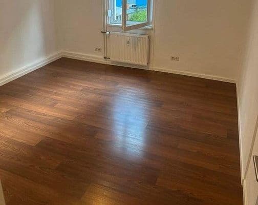 Prenájom bytu 2-izbový 55 m², Esslingen Prenájom bytu 2-izbový 55 m², Esslingen