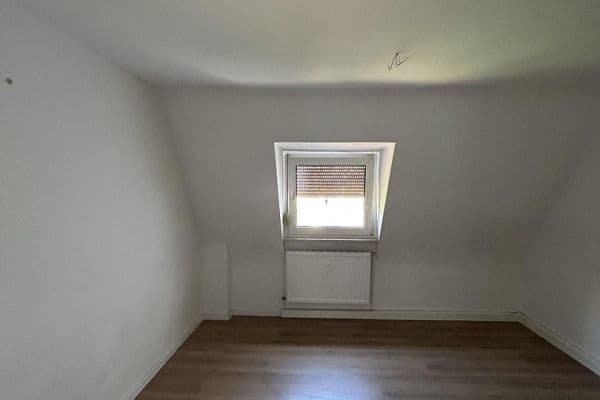 Prenájom bytu 4-izbový 95 m², Rheingönheimerstr.46, Ludwigshafen Prenájom bytu 4-izbový 95 m², Rheingönheimerstr.46, Ludwigshafen