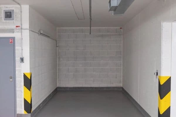 Prenájom garáže 20 m², Poděbradská, Praha Prenájom garáže 20 m², Poděbradská, Praha