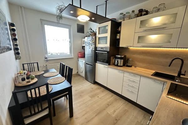 Prenájom bytu 3-izbový 59 m², Vlnařská, Liberec Prenájom bytu 3-izbový 59 m², Vlnařská, Liberec