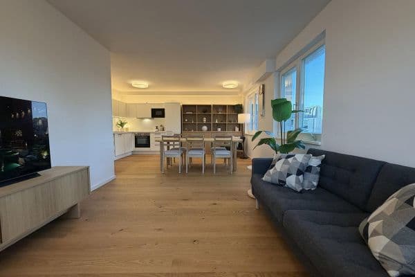 Prenájom bytu 3-izbový 72 m², Pasewalker str. 96, Berlin, Berlín Prenájom bytu 3-izbový 72 m², Pasewalker str. 96, Berlin, Berlín