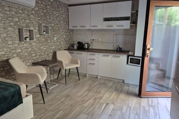 Prenájom kancelárie 25 m², Kostelecká, Praha Prenájom kancelárie 25 m², Kostelecká, Praha