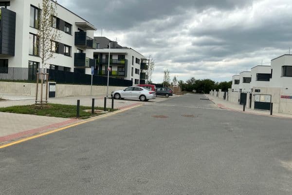 Prenájom bytu 1-izbový 35 m², Nebřenická, Praha Prenájom bytu 1-izbový 35 m², Nebřenická, Praha