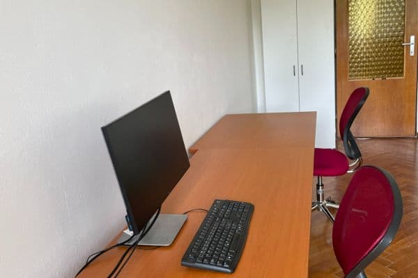 Prenájom bytu 3-izbový 24 m², Volyňská, Praha Prenájom bytu 3-izbový 24 m², Volyňská, Praha