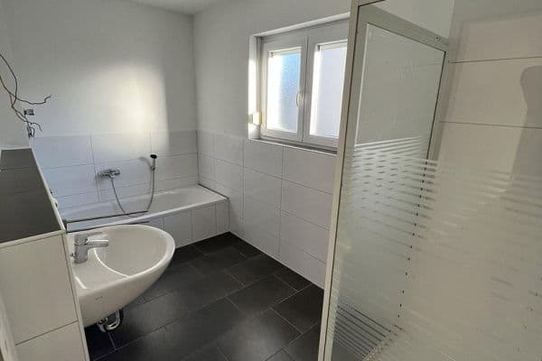 Prenájom bytu 2-izbový 82 m², Mühlhausener Straße 49, Östringe Prenájom bytu 2-izbový 82 m², Mühlhausener Straße 49, Östringe