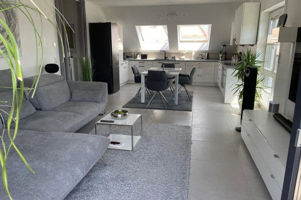 Prenájom bytu 3-izbový 91 m², Langenselbold, Hesensko Prenájom bytu 3-izbový 91 m², Langenselbold, Hesensko