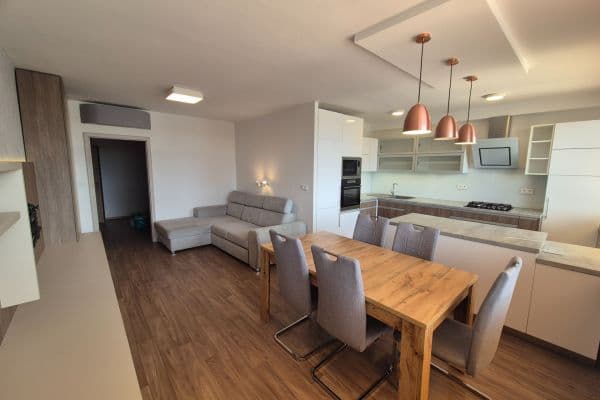 Prenájom bytu 3-izbový 69 m², Prosecká, Praha Prenájom bytu 3-izbový 69 m², Prosecká, Praha