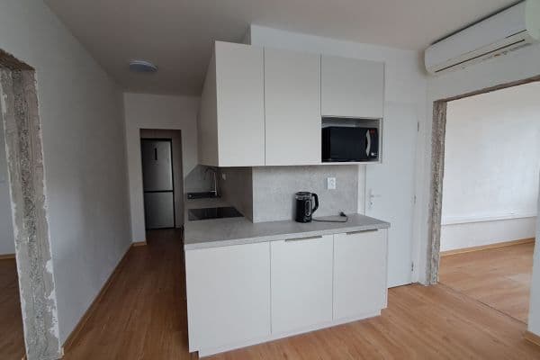 Prenájom bytu 3-izbový 72 m², Tuklatská, Praha Prenájom bytu 3-izbový 72 m², Tuklatská, Praha