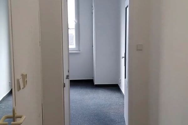 Prenájom bytu 1-izbový 21 m², Trnovská, Pardubice, Pardubický kraj Prenájom bytu 1-izbový 21 m², Trnovská, Pardubice, Pardubický kraj