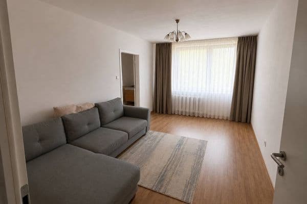 Prenájom bytu 3-izbový 76 m², Pod Strání, Praha Prenájom bytu 3-izbový 76 m², Pod Strání, Praha