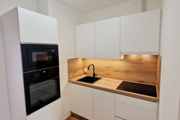 Prenájom bytu 2-izbový 47 m², Milíčova, Praha Prenájom bytu 2-izbový 47 m², Milíčova, Praha