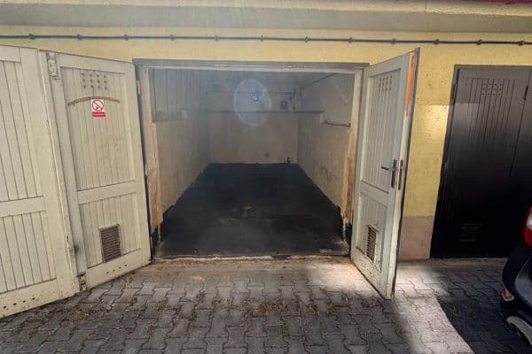 Prenájom garáže 14 m², K Lánu, Praha Prenájom garáže 14 m², K Lánu, Praha
