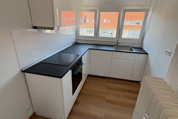 Prenájom bytu 3-izbový 70 m², Bronnäcker 16, Stuttgart Prenájom bytu 3-izbový 70 m², Bronnäcker 16, Stuttgart