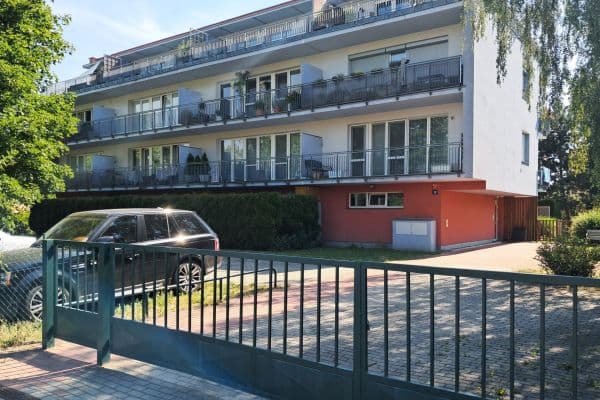 Prenájom bytu 1-izbový 36 m², Korycanská, Praha Prenájom bytu 1-izbový 36 m², Korycanská, Praha