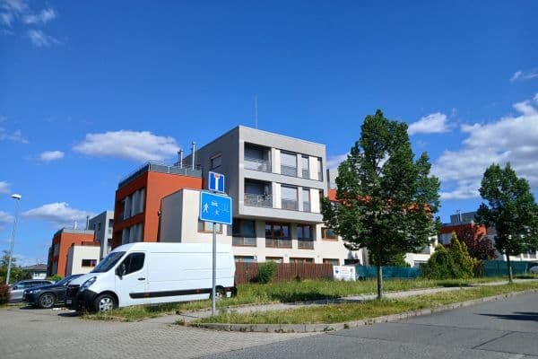 Prenájom bytu 2-izbový 51 m², Holubinková, Praha Prenájom bytu 2-izbový 51 m², Holubinková, Praha