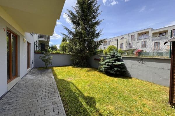 Prenájom bytu 3-izbový 84 m², Lomená, Zbuzany Prenájom bytu 3-izbový 84 m², Lomená, Zbuzany