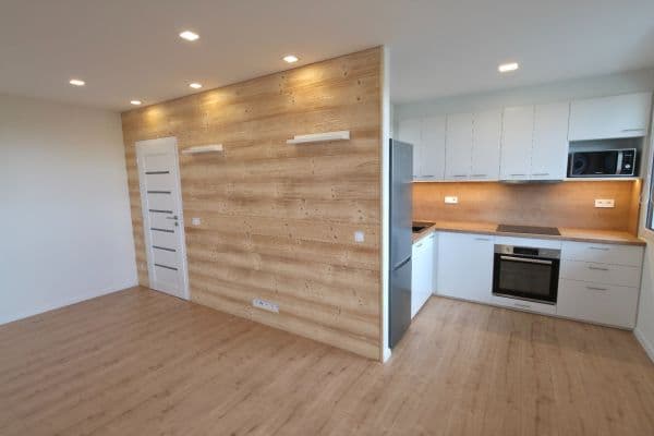 Prenájom bytu 1-izbový 34 m², Tomanova, Slaný Prenájom bytu 1-izbový 34 m², Tomanova, Slaný