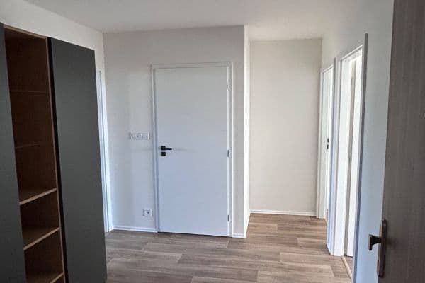 Prenájom bytu 3-izbový 73 m², Markušova, Praha Prenájom bytu 3-izbový 73 m², Markušova, Praha
