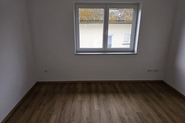 Prenájom bytu 3-izbový 95 m², Buchenstraße 14, Emmelshausen Prenájom bytu 3-izbový 95 m², Buchenstraße 14, Emmelshausen