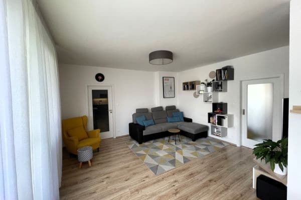 Predaj bytu 3-izbový 83 m², V Zahrádkách, Praha Predaj bytu 3-izbový 83 m², V Zahrádkách, Praha