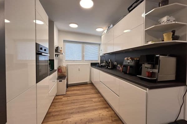 Prenájom bytu 2-izbový 85 m², Köln, Severné Porýnie - Westfálsko Prenájom bytu 2-izbový 85 m², Köln, Severné Porýnie - Westfálsko