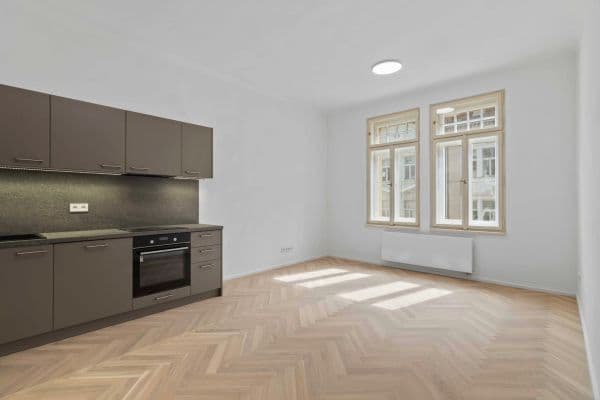 Prenájom bytu 4-izbový 87 m², Sezimova, Praha Prenájom bytu 4-izbový 87 m², Sezimova, Praha