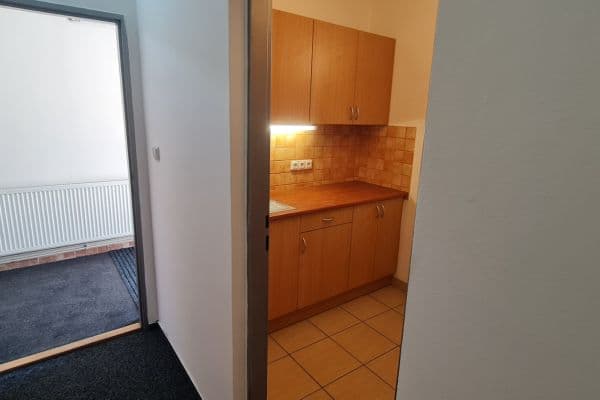 Prenájom kancelárie 60 m², Nad Porubkou, Ostrava Prenájom kancelárie 60 m², Nad Porubkou, Ostrava