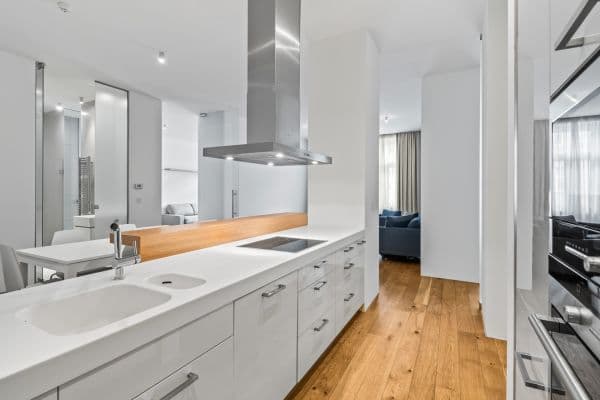 Prenájom bytu 3-izbový 109 m², Laubova, Praha Prenájom bytu 3-izbový 109 m², Laubova, Praha