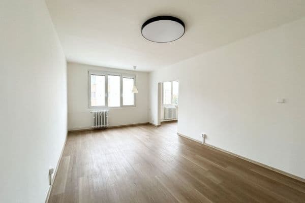 Prenájom bytu 3-izbový 84 m², Roháčova, Český Brod, Středočeský kraj Prenájom bytu 3-izbový 84 m², Roháčova, Český Brod, Středočeský kraj