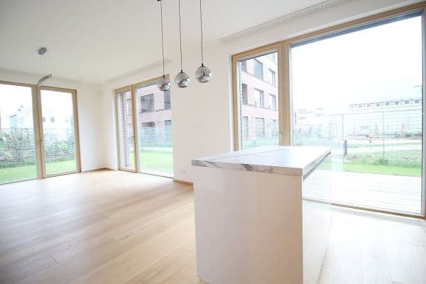 Prenájom bytu 3-izbový 94 m², Pod Juliskou, Praha Prenájom bytu 3-izbový 94 m², Pod Juliskou, Praha