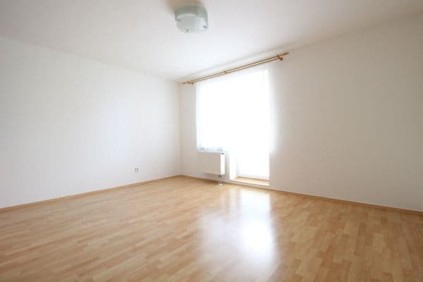Prenájom bytu 3-izbový 78 m², Padovská, Praha Prenájom bytu 3-izbový 78 m², Padovská, Praha
