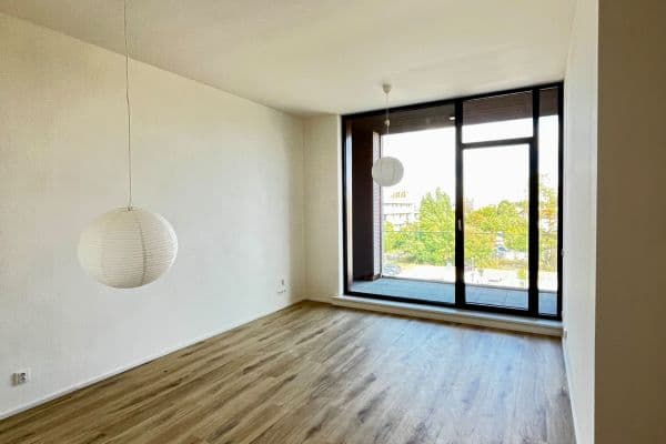 Prenájom bytu 2-izbový 67 m², Malešická, Praha Prenájom bytu 2-izbový 67 m², Malešická, Praha