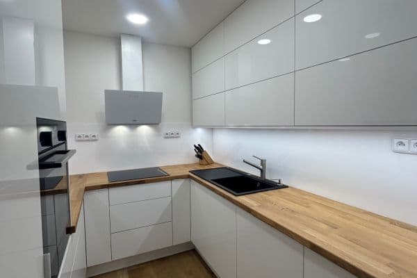 Predaj bytu 3-izbový 70 m², Rezlerova, Praha Predaj bytu 3-izbový 70 m², Rezlerova, Praha