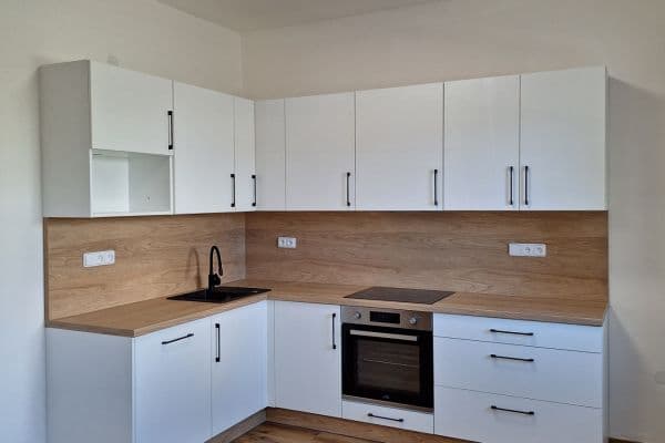 Prenájom bytu 3-izbový 66 m², Úhonická, Jeneč Prenájom bytu 3-izbový 66 m², Úhonická, Jeneč