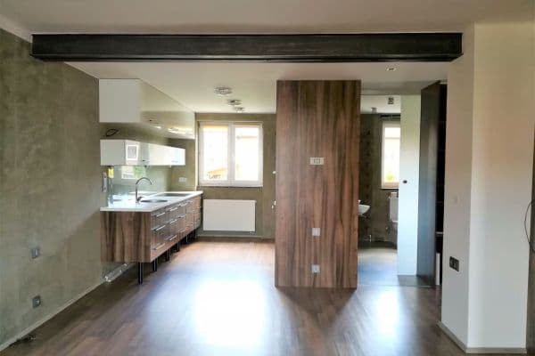 Prenájom bytu 3-izbový 85 m², Ve dvojdomkách, Stochov Prenájom bytu 3-izbový 85 m², Ve dvojdomkách, Stochov