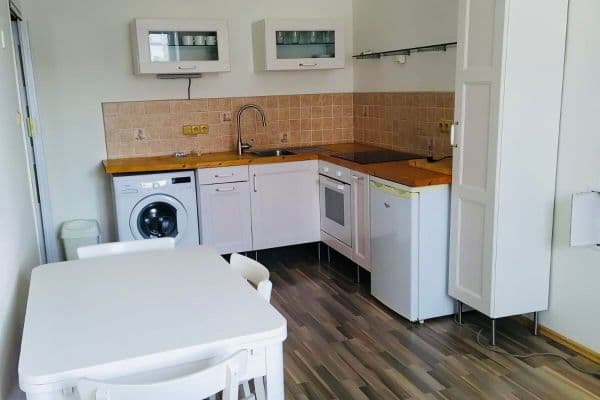 Prenájom bytu 2-izbový 43 m², Pod Marjánkou, Praha Prenájom bytu 2-izbový 43 m², Pod Marjánkou, Praha