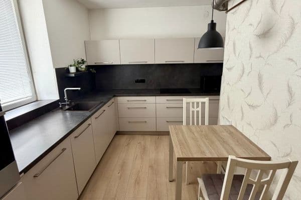 Prenájom bytu 3-izbový 75 m², Teplická, Duchcov Prenájom bytu 3-izbový 75 m², Teplická, Duchcov