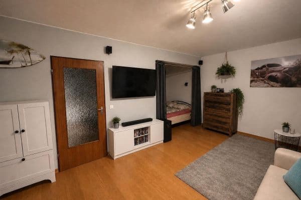 Prenájom bytu 1-izbový 50 m², Nelkenstraße 10, Bornheim-Waldorf Prenájom bytu 1-izbový 50 m², Nelkenstraße 10, Bornheim-Waldorf