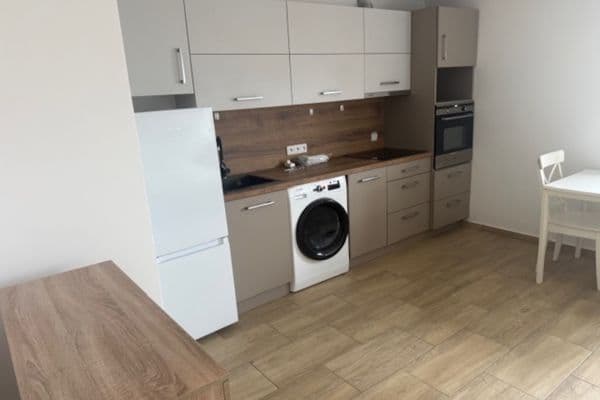 Prenájom bytu Garsoniéra 28 m², Koutníkova, Hradec Králové Prenájom bytu Garsoniéra 28 m², Koutníkova, Hradec Králové