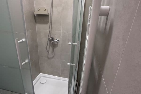 Prenájom bytu 1-izbový 27 m², Podolská, Praha Prenájom bytu 1-izbový 27 m², Podolská, Praha