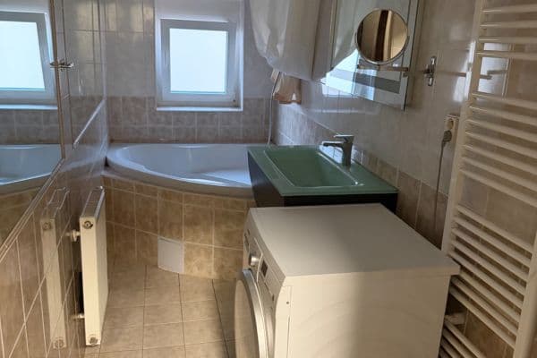 Prenájom bytu 4-izbový 146 m², Hradeckých, Praha Prenájom bytu 4-izbový 146 m², Hradeckých, Praha