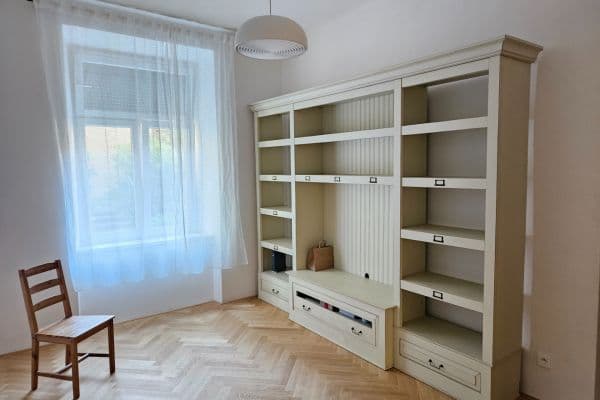 Prenájom bytu 2-izbový 40 m², Přístavní, Praha Prenájom bytu 2-izbový 40 m², Přístavní, Praha