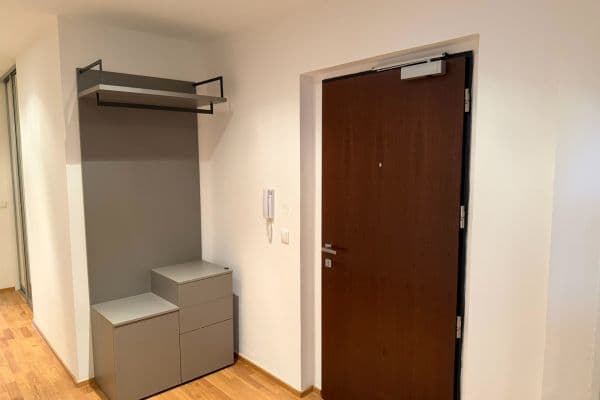 Prenájom bytu 2-izbový 82 m², Baarova, Prague Prenájom bytu 2-izbový 82 m², Baarova, Prague