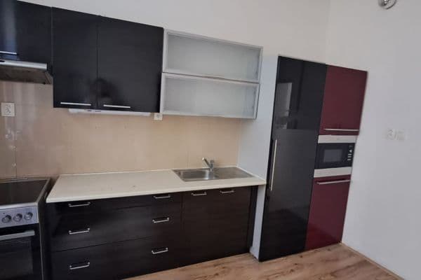 Prenájom bytu 2-izbový 50 m², Seifertova, Praha Prenájom bytu 2-izbový 50 m², Seifertova, Praha