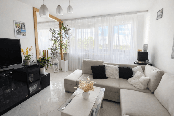 Predaj bytu 4-izbový 94 m², Uherská, Praha Predaj bytu 4-izbový 94 m², Uherská, Praha