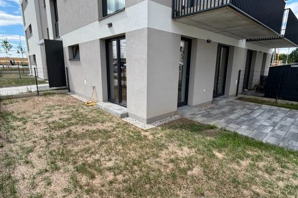 Prenájom bytu 1-izbový 38 m², Ústavní, Dobřany Prenájom bytu 1-izbový 38 m², Ústavní, Dobřany