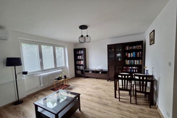 Prenájom bytu 3-izbový 63 m², Jungmannova, Český Brod Prenájom bytu 3-izbový 63 m², Jungmannova, Český Brod