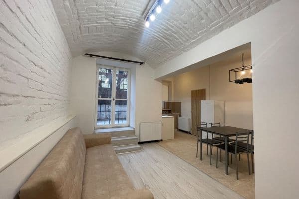Prenájom bytu 2-izbový 62 m², Sevastopolská, Praha Prenájom bytu 2-izbový 62 m², Sevastopolská, Praha